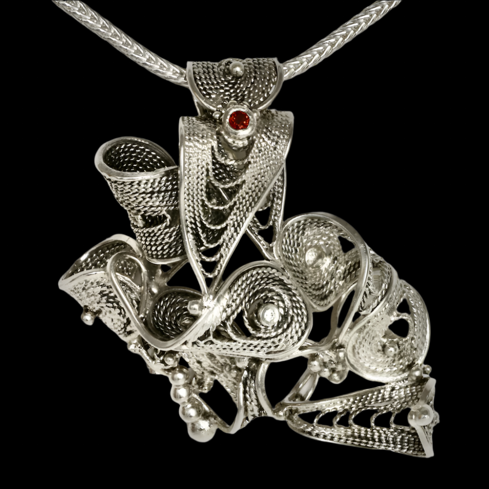 Pendant sterling silver filigree, garnet.