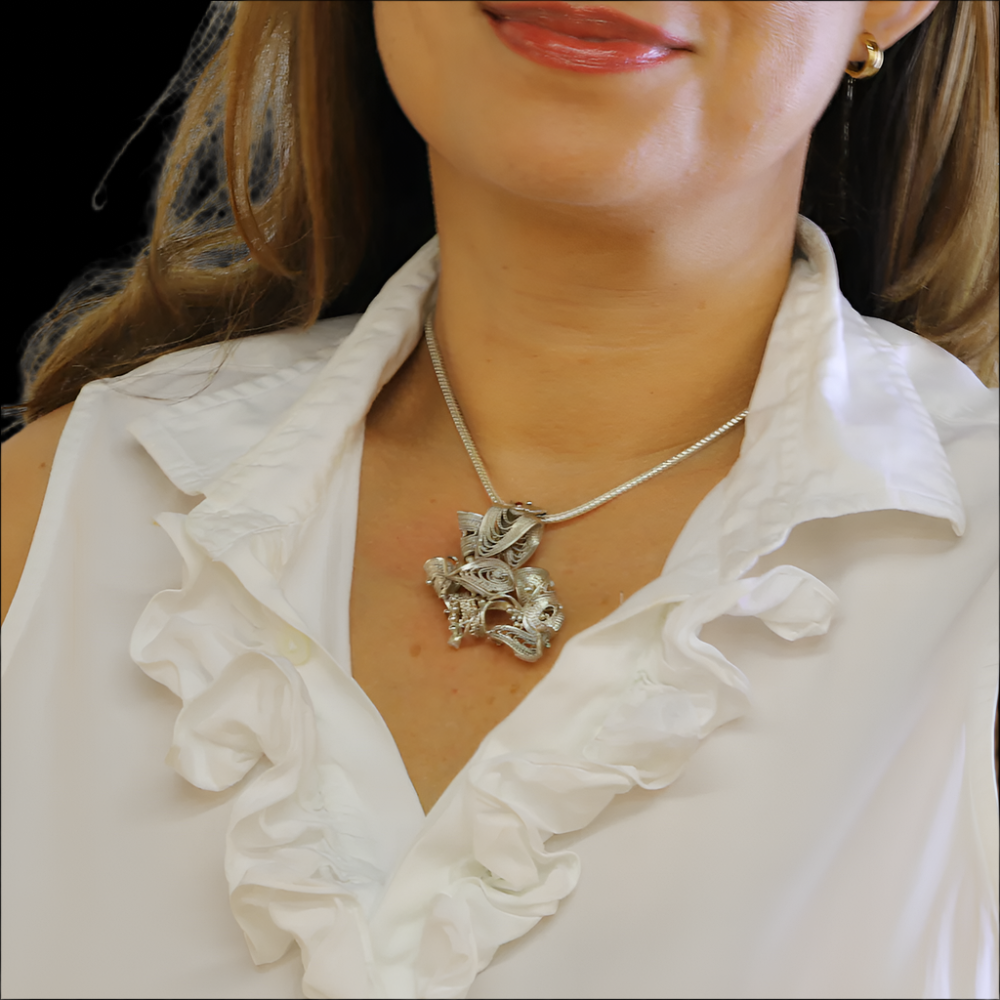 Pendant sterling silver filigree, garnet.