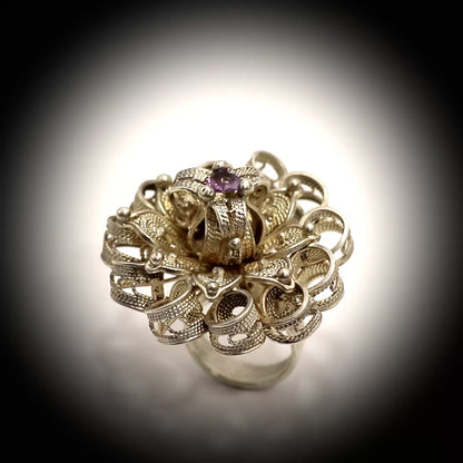 Ring filigree circle dance